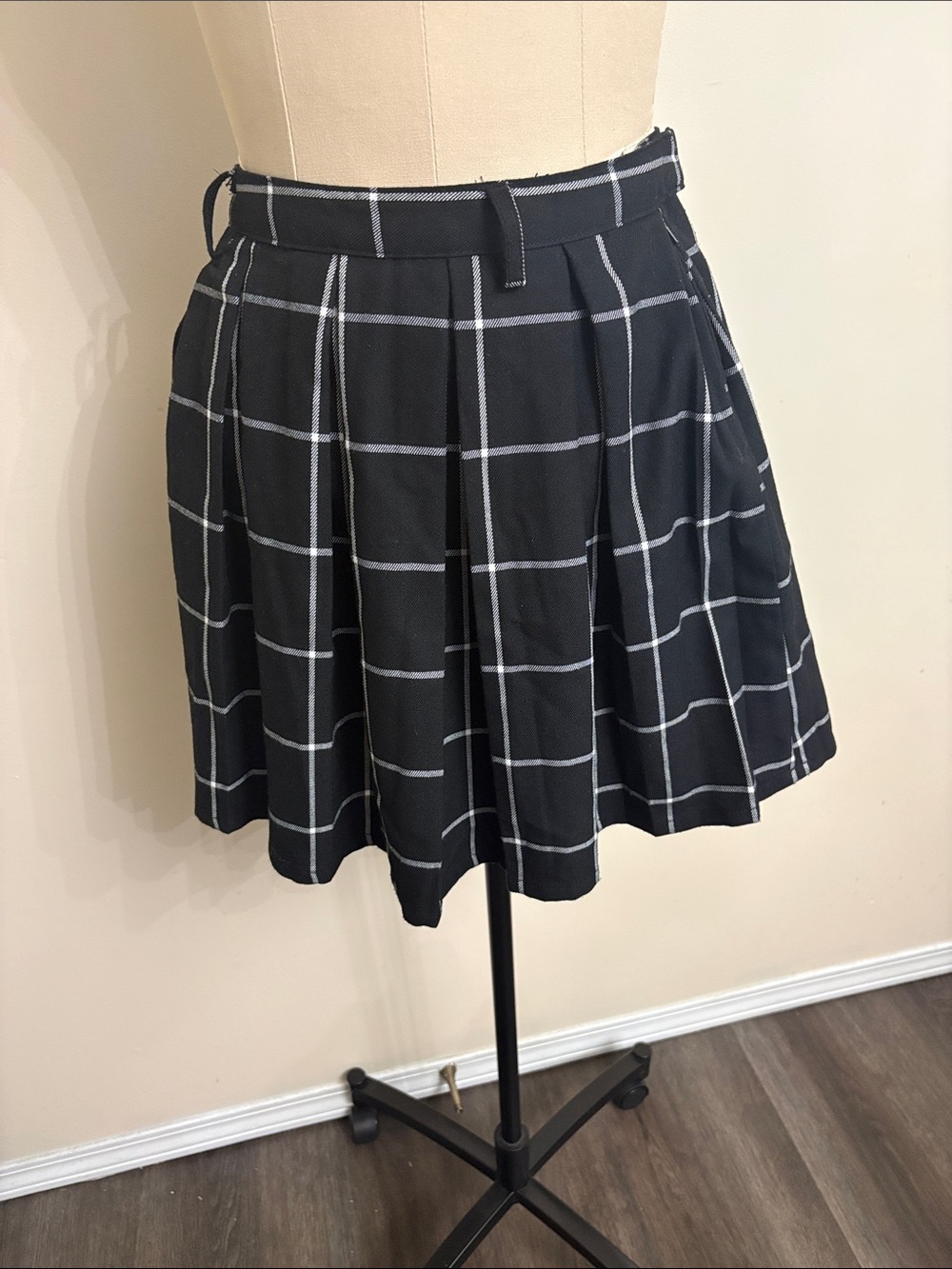 Hot Topic Black Windowpane Plaid Pleated Skater Skirt